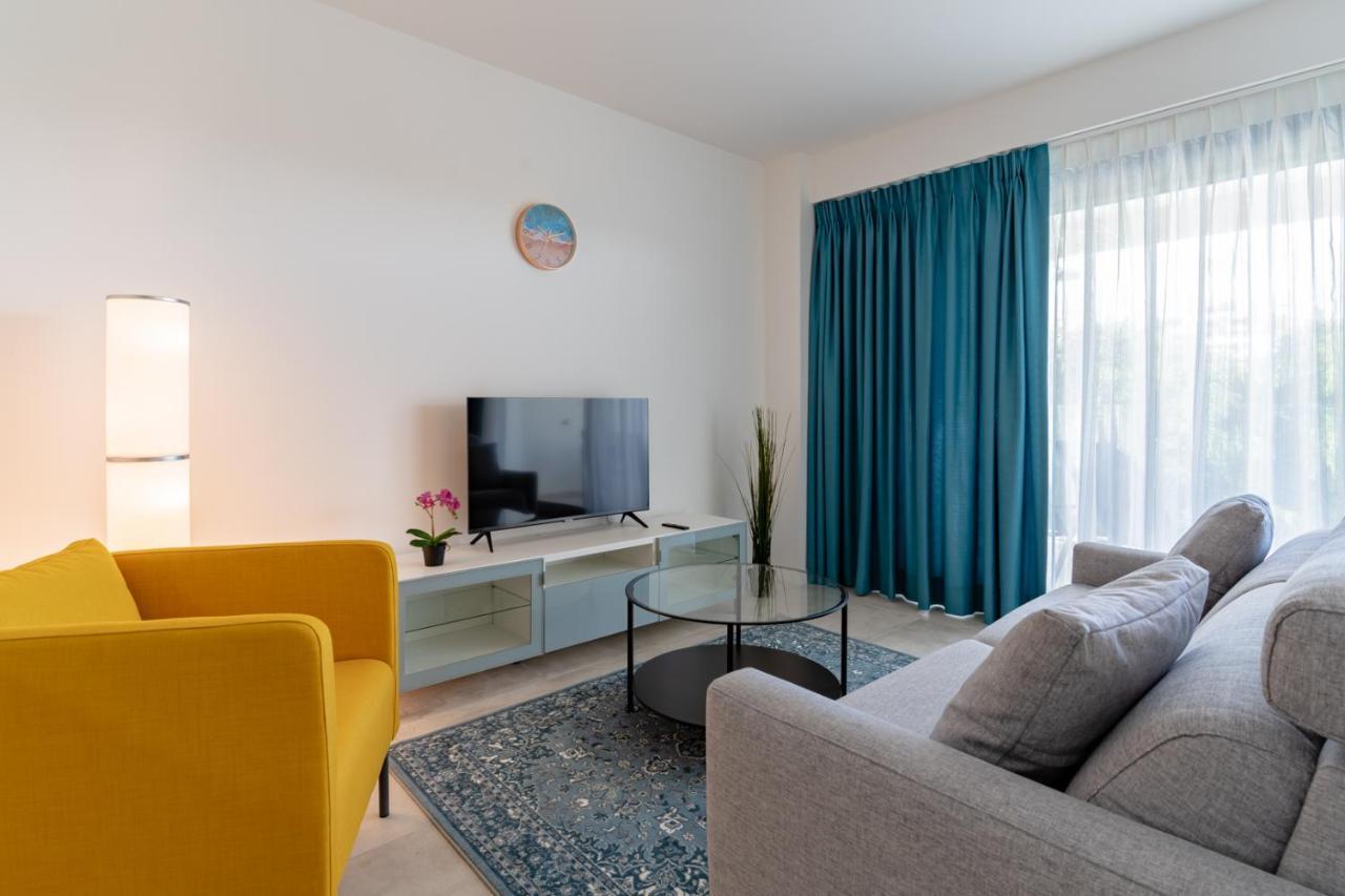 Cosy And Centrally Located Apartment In 에스테포나 외부 사진